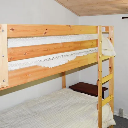 Three-bedroom Holiday In Saby *